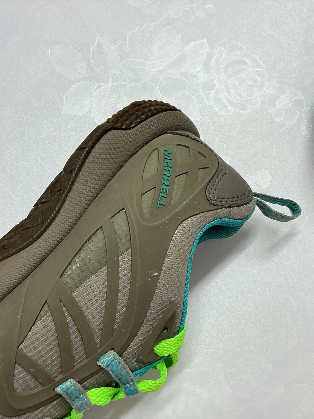 Merrell Kids Gray Sneakers with Neon Green Laces and Teal Trim - Picture 3 of 5